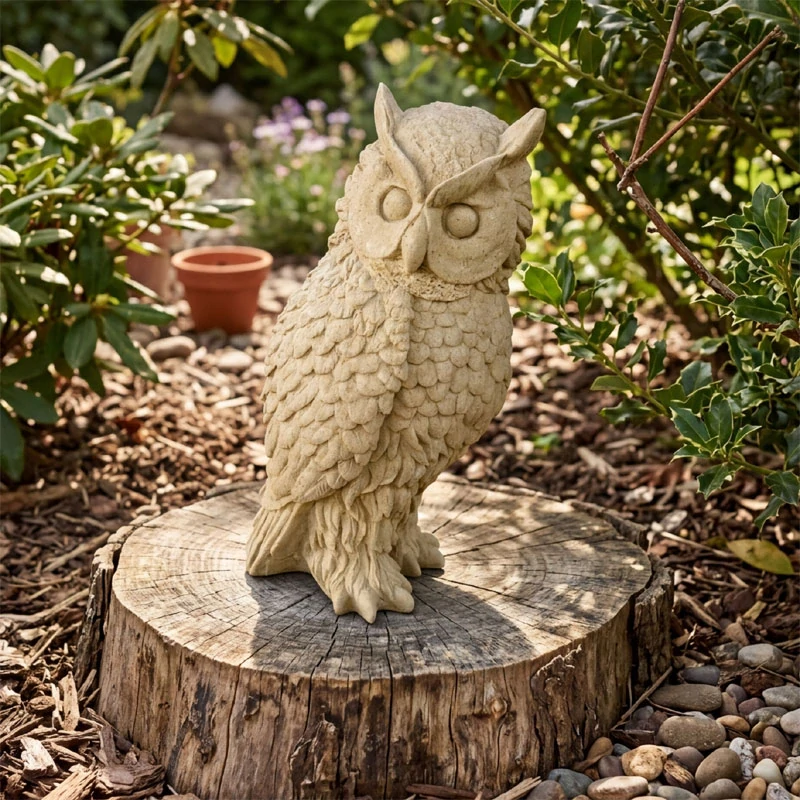 Dekorativní socha výra velikého