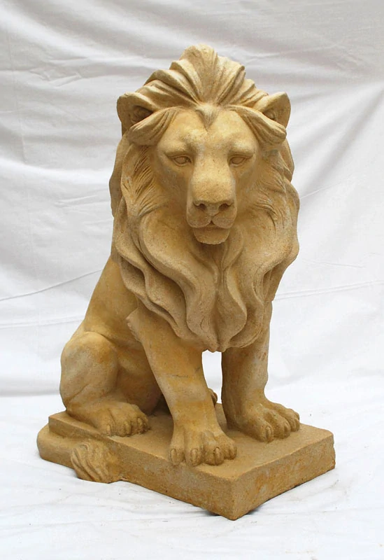Socha majestátního lva - pohled doprava