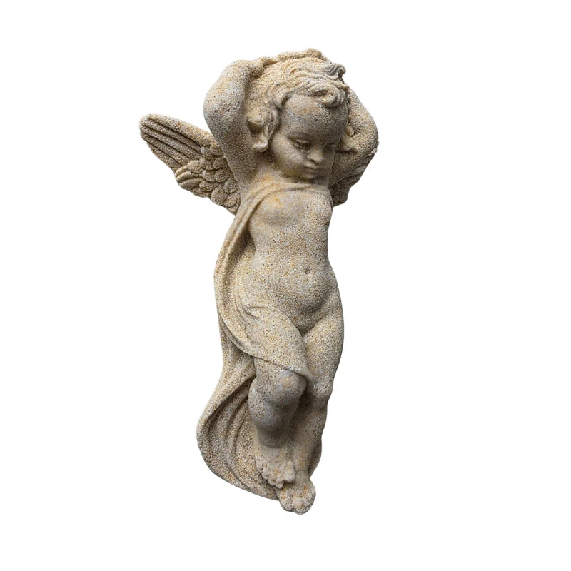 Roztomilý ležící andílek