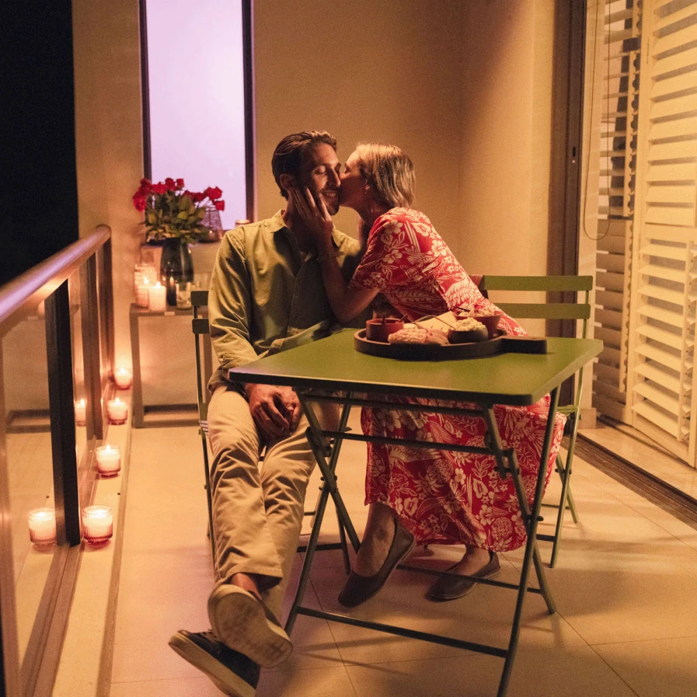 Skládací čtvercový zahradní stůl Greensboro - olivový