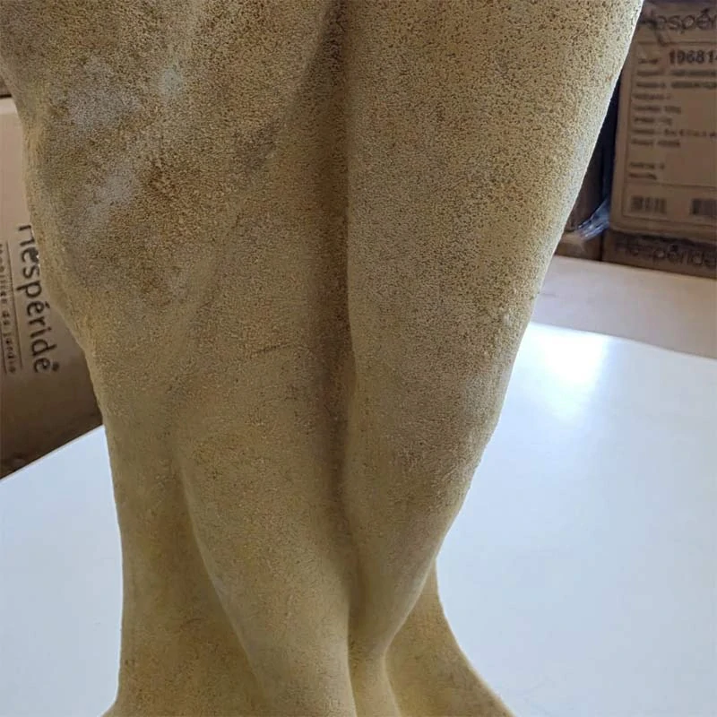Zahradní socha dívky s kyticí 80cm II. jakost