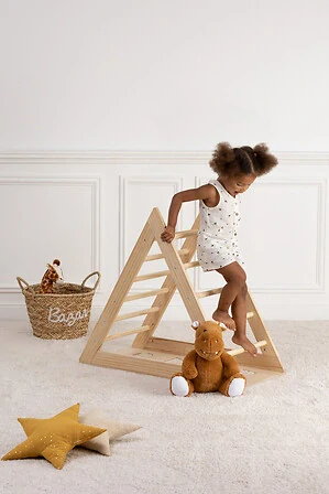 Interiérová dětská lezecká stěna