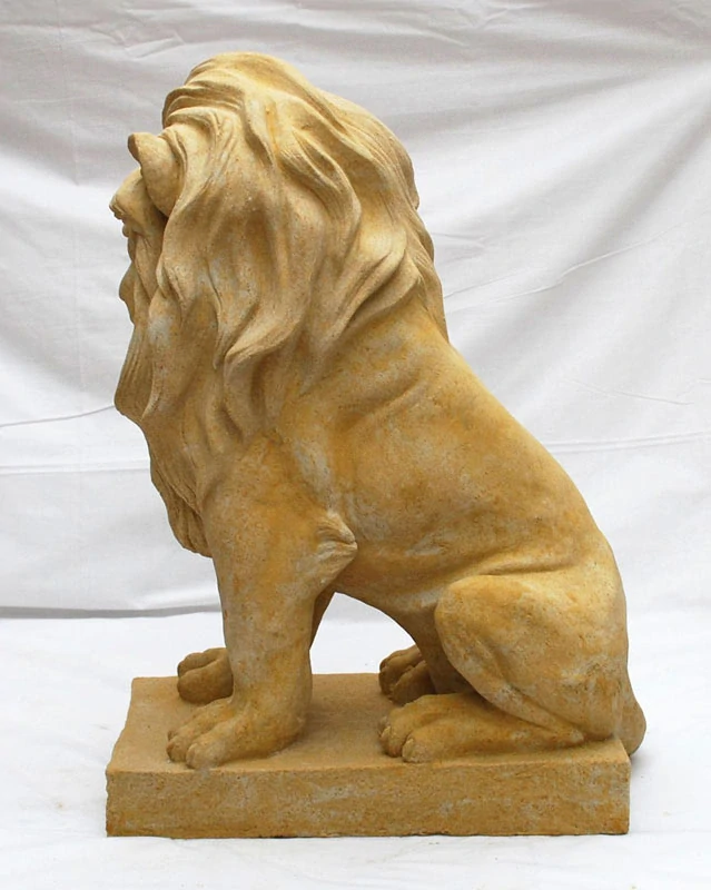 Socha majestátního lva - pohled doprava