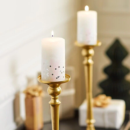 Třpytivá válcová svíčka 7 x 12 cm bílá