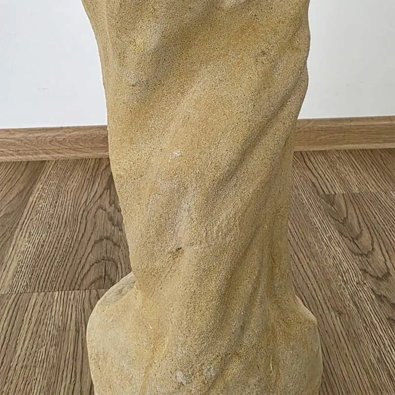 Zahradní socha dívky s kyticí 80cm II. jakost