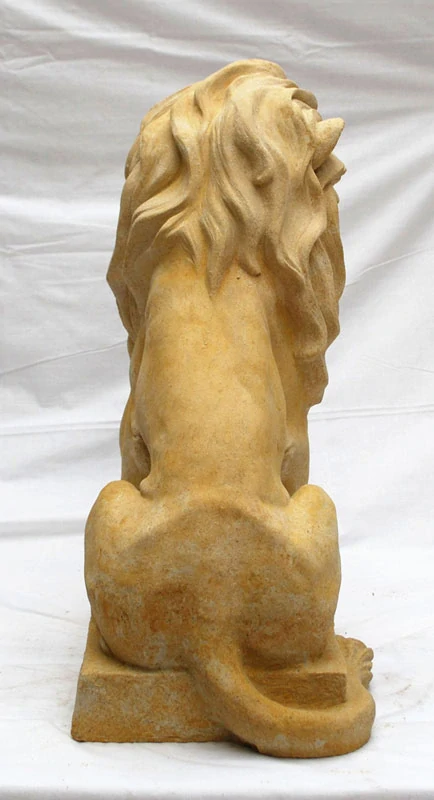 Socha majestátního lva - pohled doprava