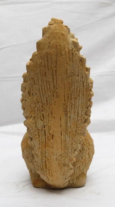 Zahradní dekorace veverka s oříškem 12kg