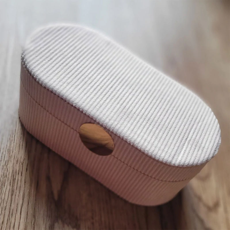 Béžová sametová šperkovnice Enya