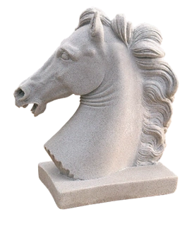 Socha hlavy koně na podstavci